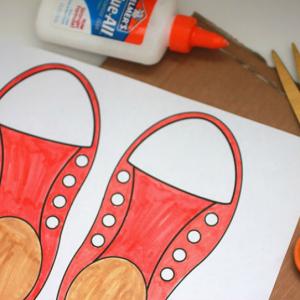 Да преминем към създаването на учебните обувки