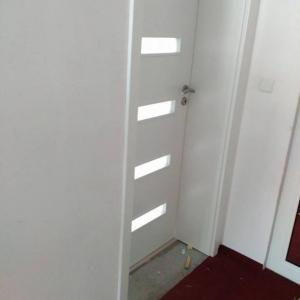 Монтирана врата