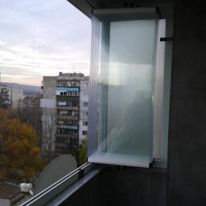 Система безпрофилно остъкляване на балкон