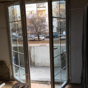 Балконска врата