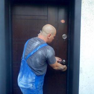 Монтаж на блиндирани врати