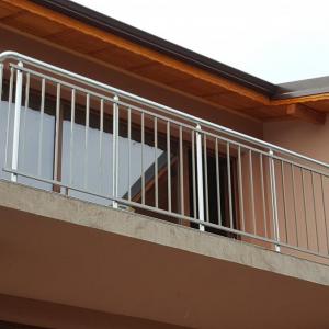 Алуминиев парапет тип решетка за балкон