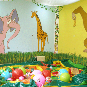декорация на стени в детски център-3