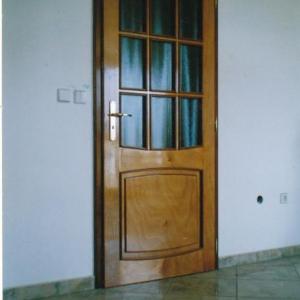 Дървена ръчно изработена врата