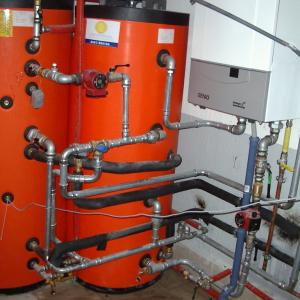 комбинирана система за отопление с газов котел и слънчеви панели