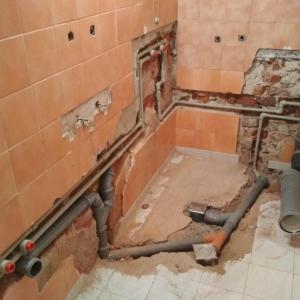 Смена на водопровод и канализация  в баня