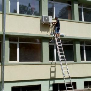 Поставяне на климатици на филиал на ВТУ в гр.Враца