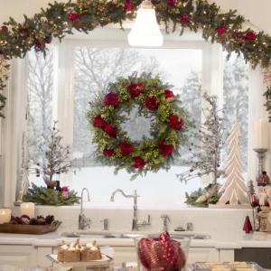 Декорация на прозорците с гирлянди от естествени материали