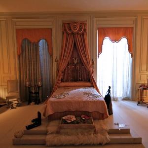 Елегантен интериор в дома, инспириран от Коко Шанел