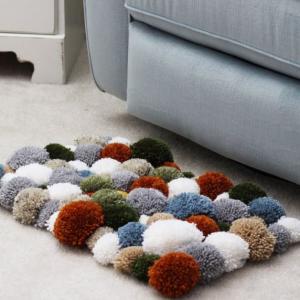 Как да си направим килимче от помпони?