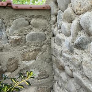 Стена с камък