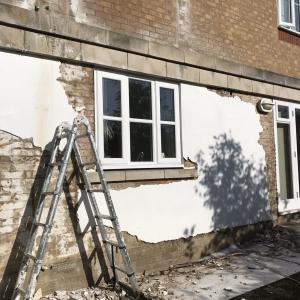 Подмяна на мазилка на външна стена и боядисване