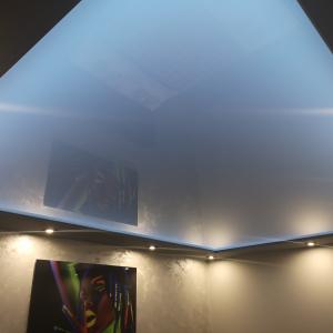 Монтаж RGB LED лента и таван