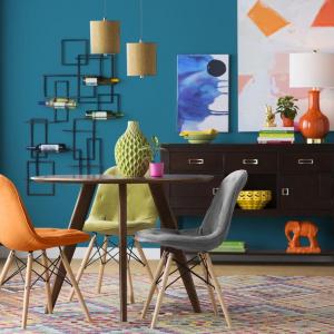 3. Семпла маса, с кръгла форма и дървен дизайн