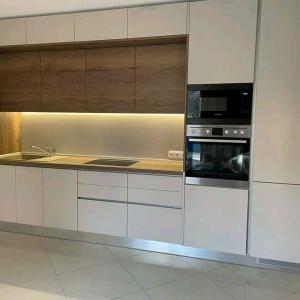 Кухня МДФ гланц и фурнир модерен стил