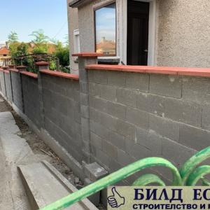 Направа на ограда от бетонови блокчета и колонки