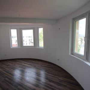 1c160095356466942_b1