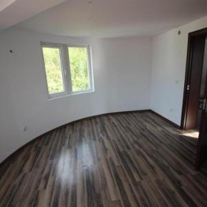 1c160095356466942_kS