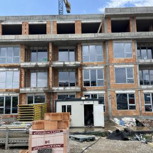 0DCA909B-0752-453B-933A-062608C9B41A