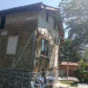 Реставрация на стар покрив и фасада в Кюстендил