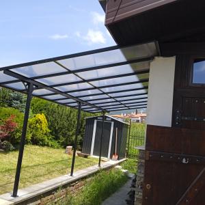 Алуминиев навес тип стена.