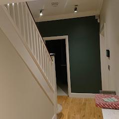 Боядисване на дървени парапети и стени