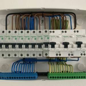 Апартаментно електро табло 6