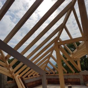 Дървена конструкция на покрив