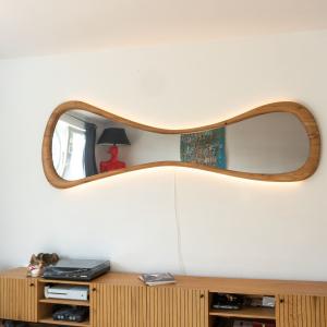 lokva-wall-mirror-assymetric-organic-shape-wooden-fram-oak-custommade-handcrafted-by-paladim-handmade-02c