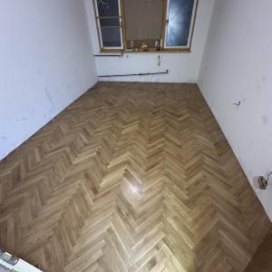 и лакиран под