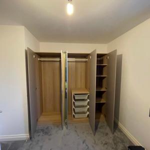 Трикрилен гардероб