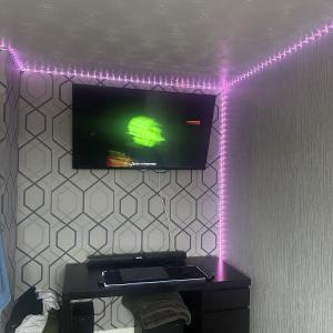 Бюро и стойка за телевизор!