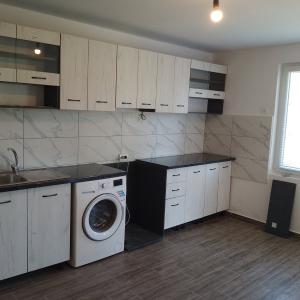 IMG-8db903ad0f3de4a1d57192fd4359b015-V