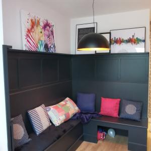 Сепаре в тъмно синьо