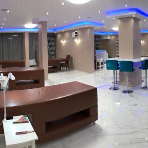 44859932_2491717427565537_2228676774915473408_n