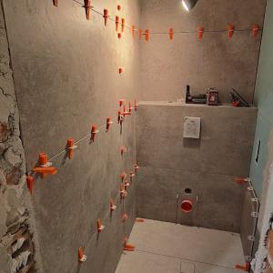 Лепене на плочки на баня