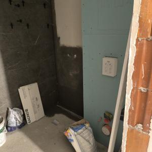 Лепене на гипсокартон и плочки в баня