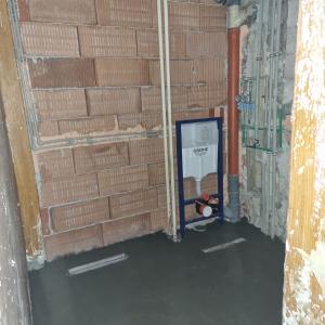 Направа на канализация и полагане на подова замазка