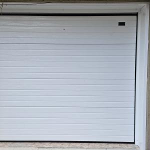 Секционна врата