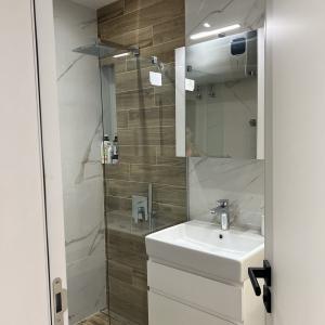 IMG-297c2b43d77526e085606ecbf7abe90d-V