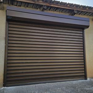 Ролетна врата със стоманени ламели