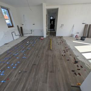 Лепене на плочки в дневна