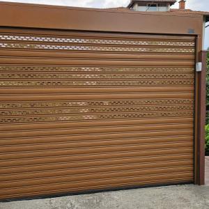 Ролетна врата с едра перфорация