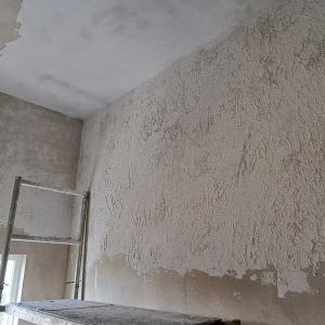 шпакловане на таван и на стени с релефна шпакловка