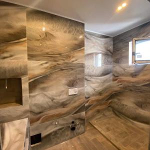 IMG-be721f2a06674449e7ae17470d2f3a90-V