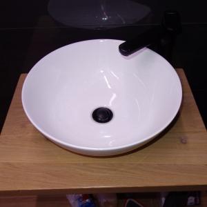 плот с умивалник