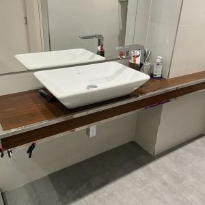 Мивка и стелаж