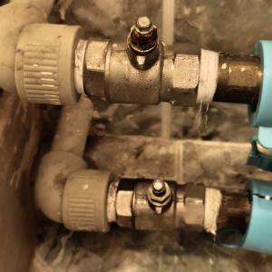 Смяна на спирателни кранове