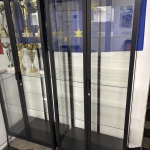 Стъклени витрини Икеа