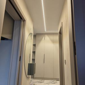 Окачен таван с вградена ЛЕД лента